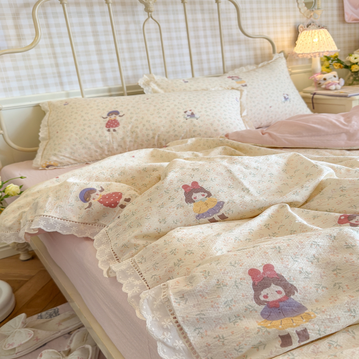 91家纺网 家纺一手货源 找家纺 初念 2025新款1云感双层纱四件套-梦华 梦华-花丛女孩