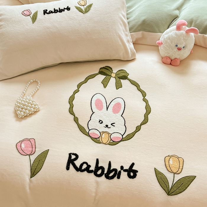 91家纺网 家纺一手货源 找家纺 （总）丽涵家纺 2025秋冬新款全工艺牛奶绒大版毛巾绣四件套