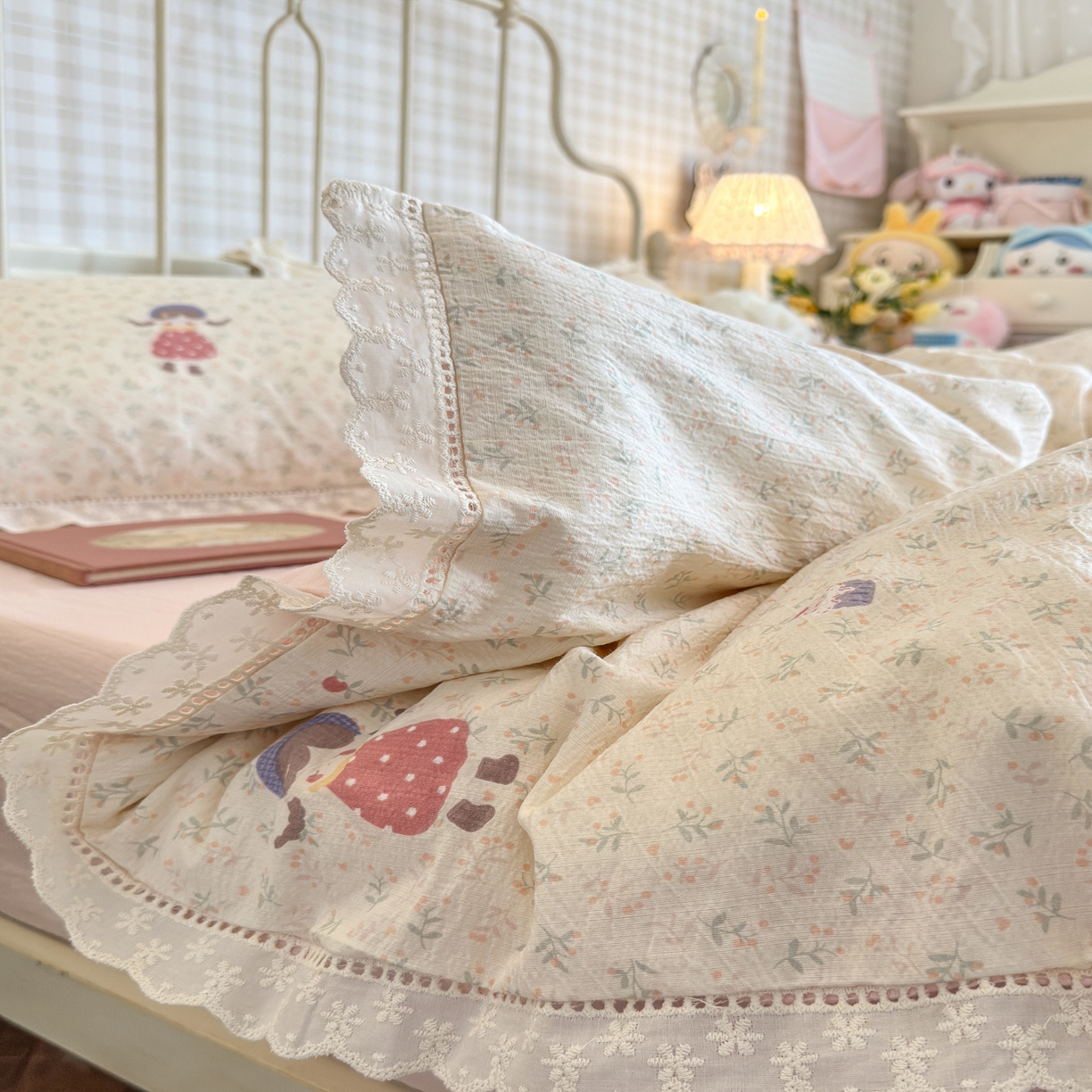 91家纺网 家纺一手货源 找家纺 初念 2025新款1云感双层纱四件套-梦华 梦华-花丛女孩