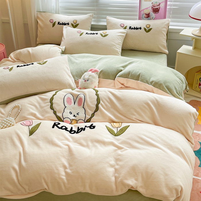 91家纺网 家纺一手货源 找家纺 （总）丽涵家纺 2025秋冬新款全工艺牛奶绒大版毛巾绣四件套