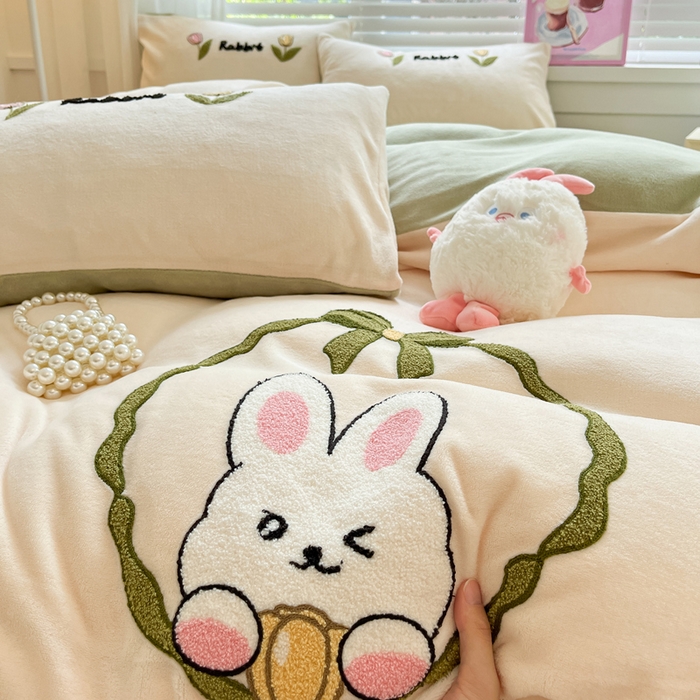 91家纺网 家纺一手货源 找家纺 （总）丽涵家纺 2025秋冬新款全工艺牛奶绒大版毛巾绣四件套