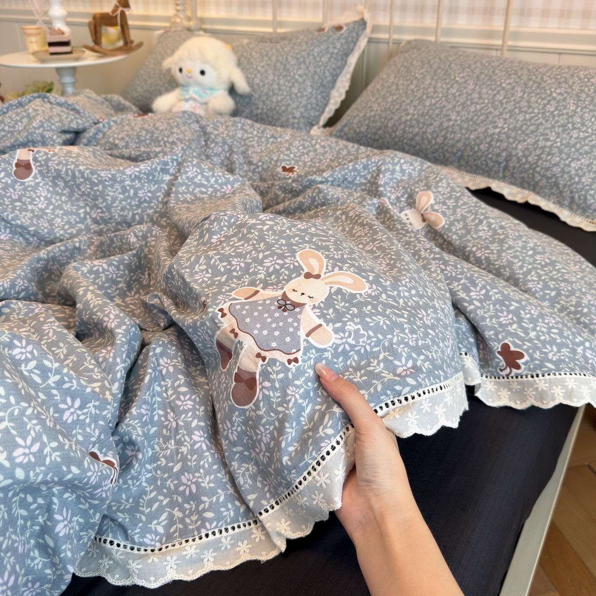 91家纺网 家纺一手货源 找家纺 初念 2025新款1云感双层纱四件套-梦华 梦华-花丛萌兔