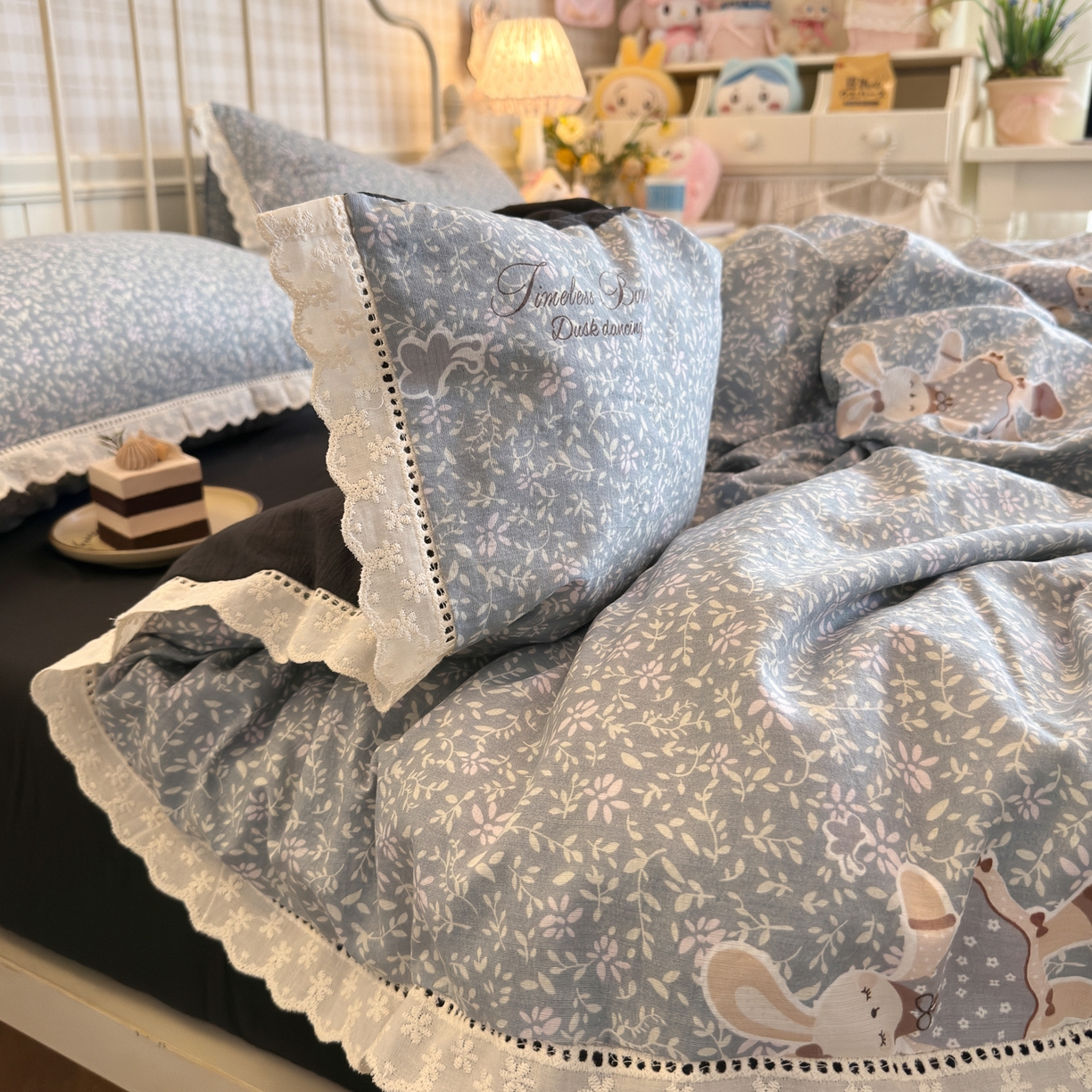 91家纺网 家纺一手货源 找家纺 初念 2025新款1云感双层纱四件套-梦华 梦华-花丛萌兔