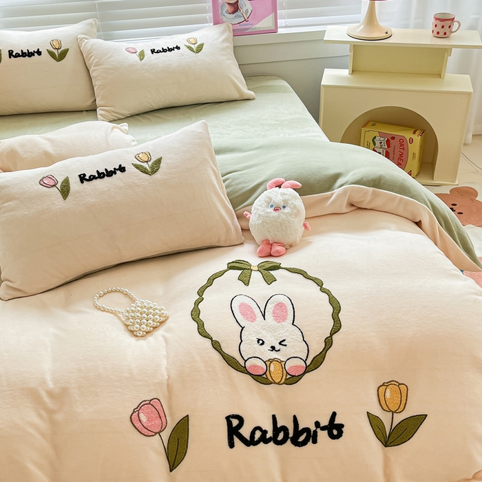 91家纺网 家纺一手货源 找家纺 （总）丽涵家纺 2025秋冬新款全工艺牛奶绒大版毛巾绣四件套