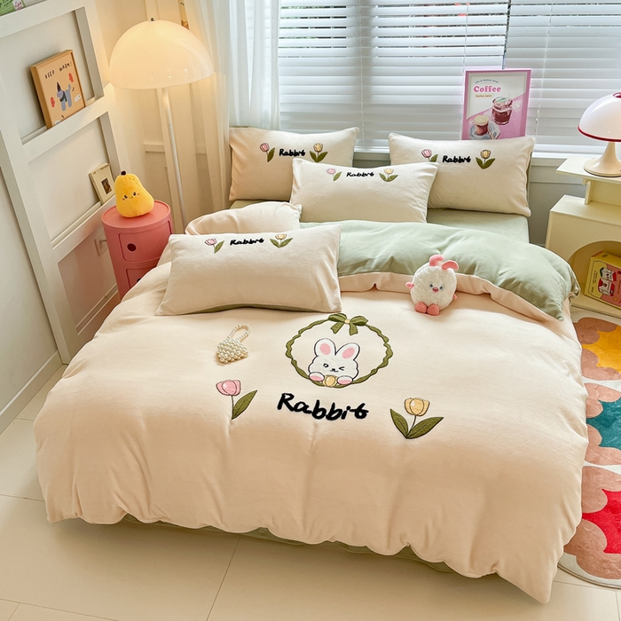 91家纺网 家纺一手货源 找家纺 （总）丽涵家纺 2025秋冬新款全工艺牛奶绒大版毛巾绣四件套