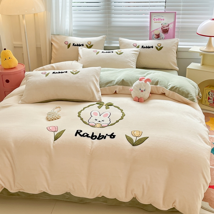 91家纺网 家纺一手货源 找家纺 （总）丽涵家纺 2025秋冬新款全工艺牛奶绒大版毛巾绣四件套