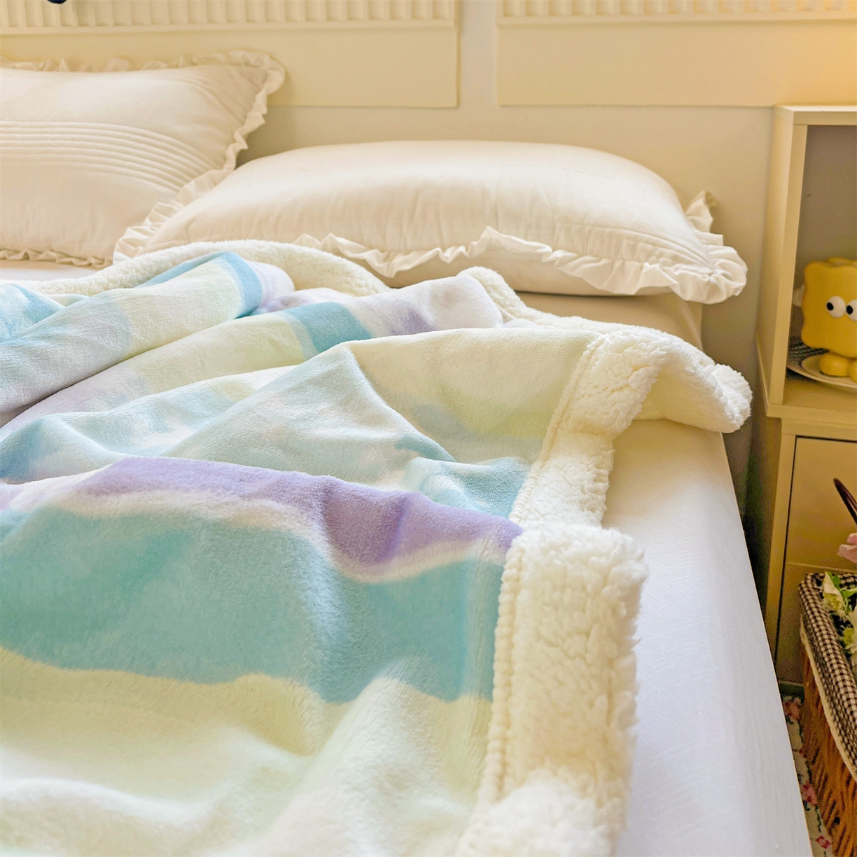91家纺网 家纺一手货源 找家纺 名兮 2025新款秋冬高克重牛奶绒羊羔绒多功能盖毯 毛毯-彩色的梦
