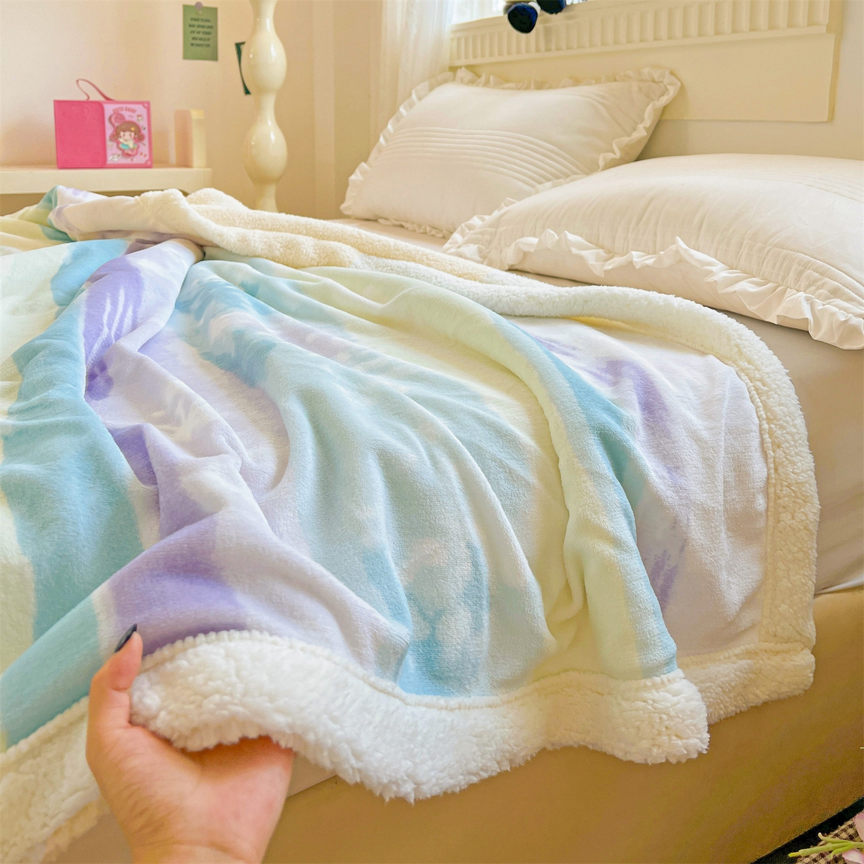 91家纺网 家纺一手货源 找家纺 名兮 2025新款秋冬高克重牛奶绒羊羔绒多功能盖毯 毛毯-彩色的梦