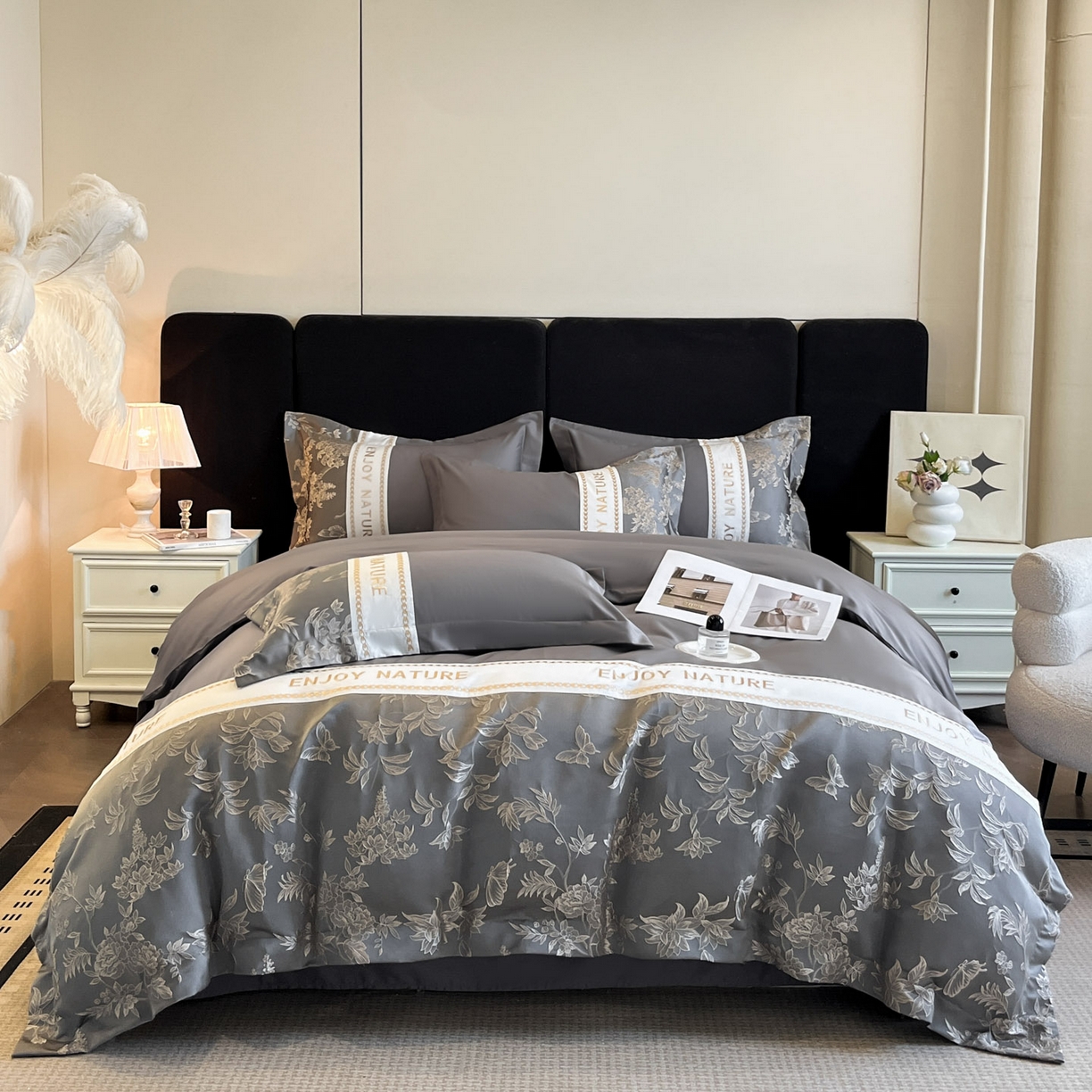 91家纺网 家纺一手货源 找家纺 博纳家纺 2025新款亲服棉宽边高级简奢款绣花四件套-盛世年华 高级灰