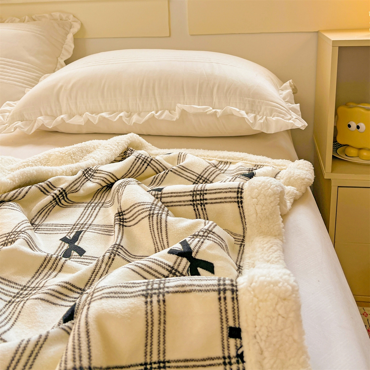 91家纺网 家纺一手货源 找家纺 名兮 2025新款秋冬高克重牛奶绒羊羔绒多功能盖毯 毛毯-格子蝴蝶结