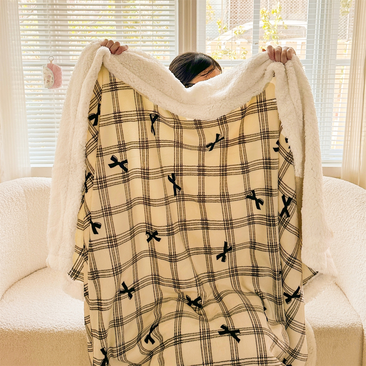 91家纺网 家纺一手货源 找家纺 名兮 2025新款秋冬高克重牛奶绒羊羔绒多功能盖毯 毛毯-格子蝴蝶结