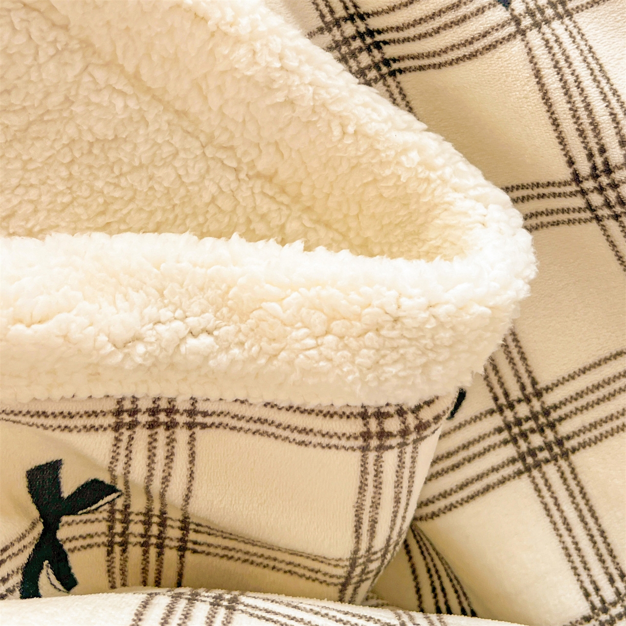 91家纺网 家纺一手货源 找家纺 名兮 2025新款秋冬高克重牛奶绒羊羔绒多功能盖毯 毛毯-格子蝴蝶结
