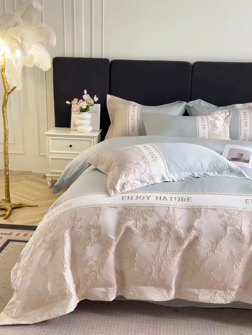 91家纺网 家纺一手货源 找家纺 博纳家纺 2025新款亲服棉宽边高级简奢款绣花四件套-盛世年华 繁星蓝