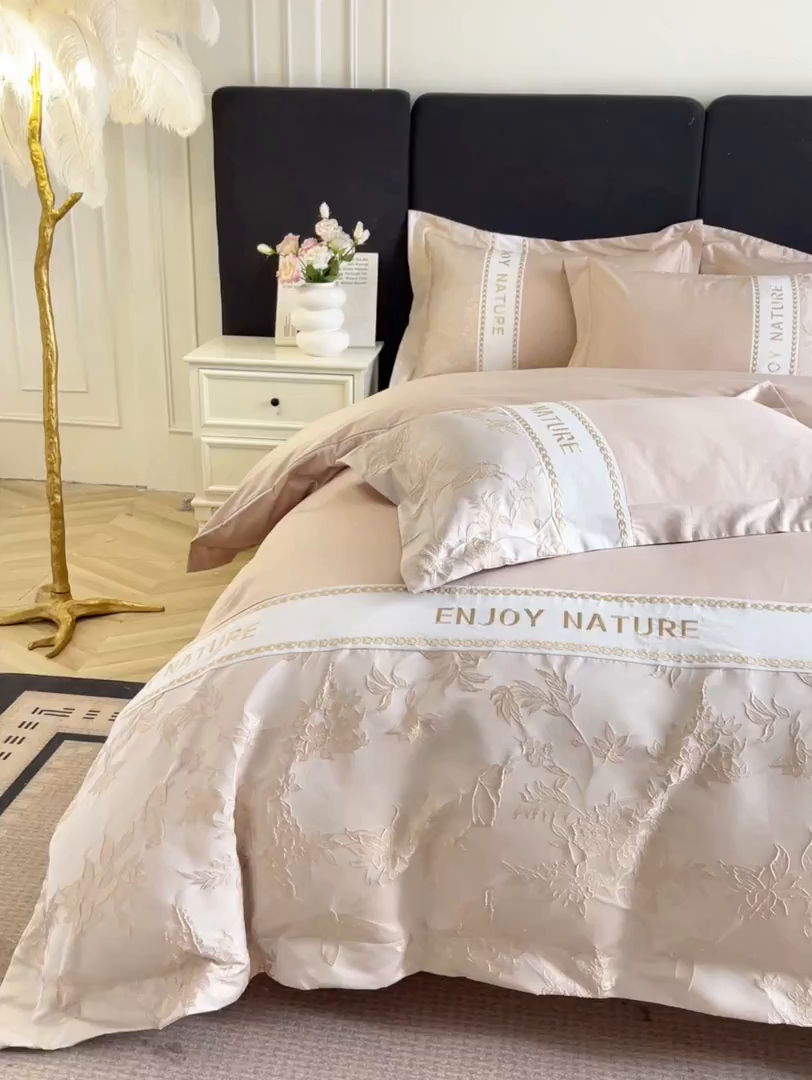 91家纺网 家纺一手货源 找家纺 博纳家纺 2025新款亲服棉宽边高级简奢款绣花四件套-盛世年华 香槟