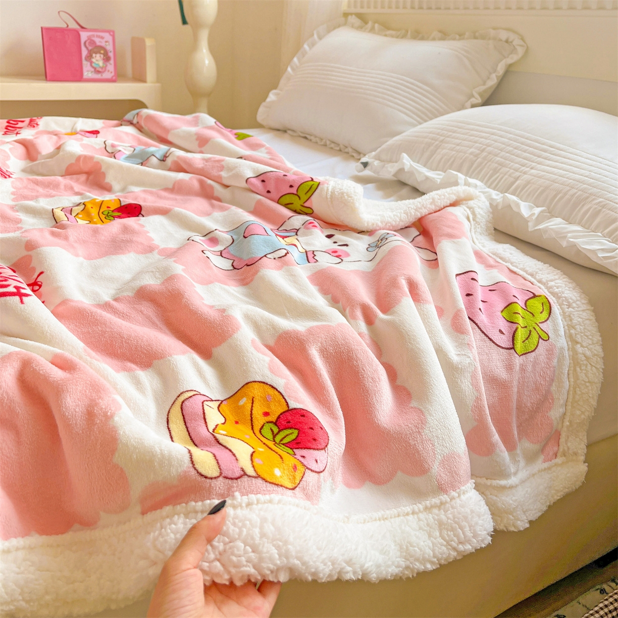 91家纺网 家纺一手货源 找家纺 名兮 2025新款秋冬高克重牛奶绒羊羔绒多功能盖毯 毛毯-格子兔