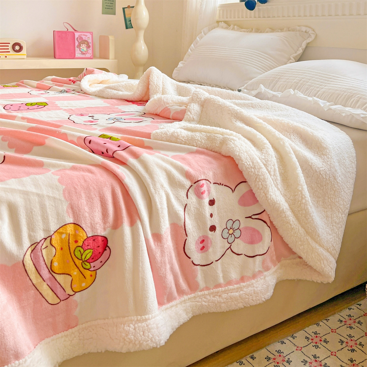 91家纺网 家纺一手货源 找家纺 名兮 2025新款秋冬高克重牛奶绒羊羔绒多功能盖毯 毛毯-格子兔