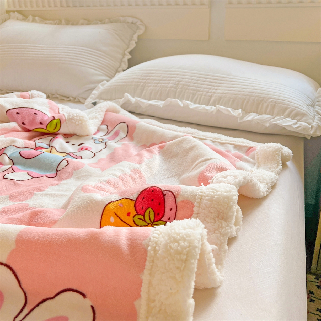 91家纺网 家纺一手货源 找家纺 名兮 2025新款秋冬高克重牛奶绒羊羔绒多功能盖毯 毛毯-格子兔