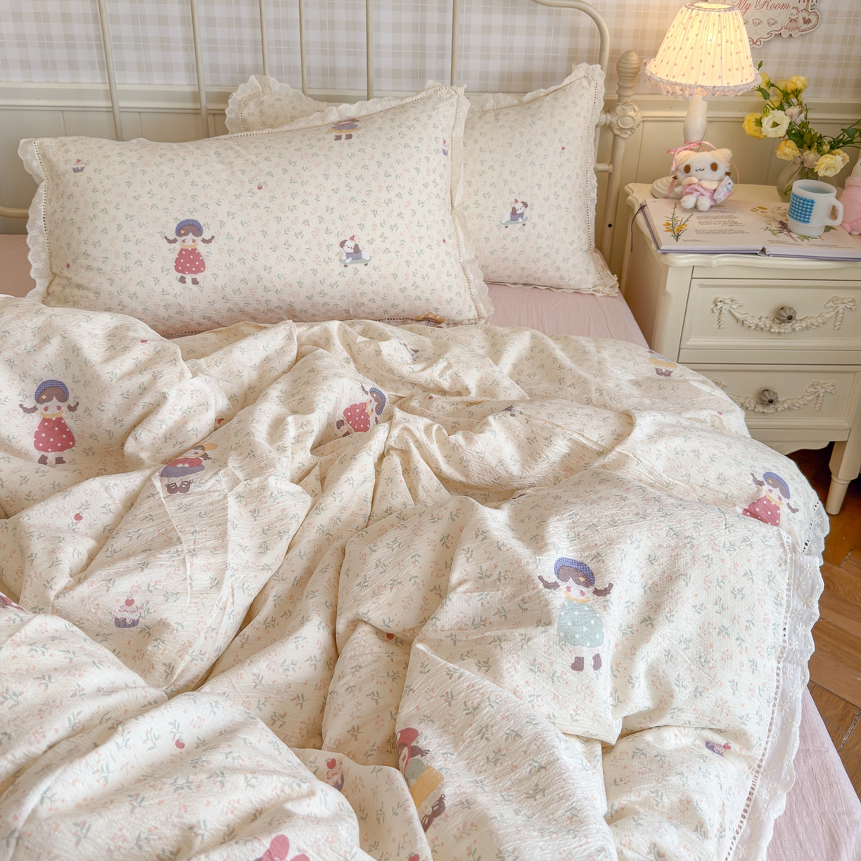 91家纺网 家纺一手货源 找家纺 初念 2025新款1云感双层纱四件套-梦华 梦华-花丛女孩