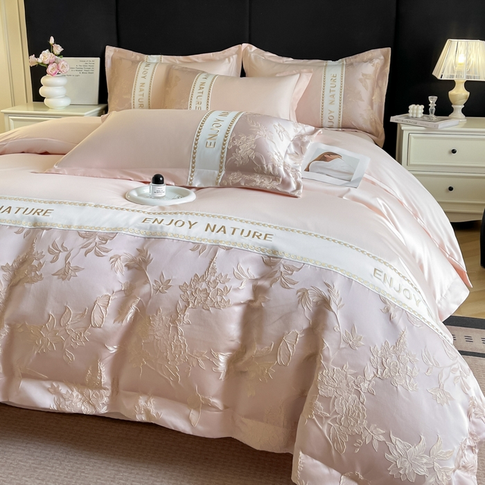 91家纺网 家纺一手货源 找家纺 博纳家纺 2025新款亲服棉宽边高级简奢款绣花四件套-盛世年华 粉玉