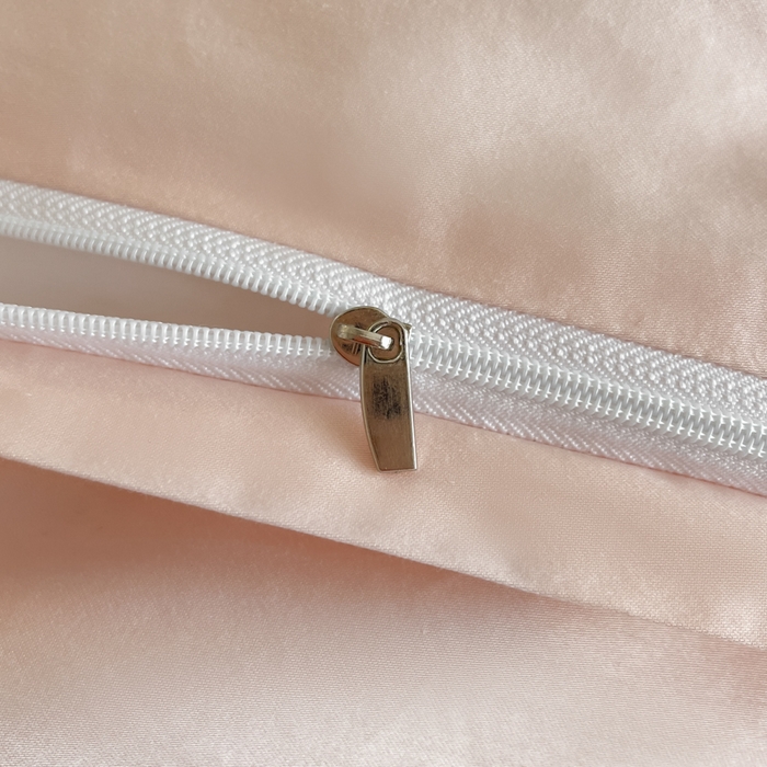 91家纺网 家纺一手货源 找家纺 博纳家纺 2025新款亲服棉宽边高级简奢款绣花四件套-盛世年华 粉玉