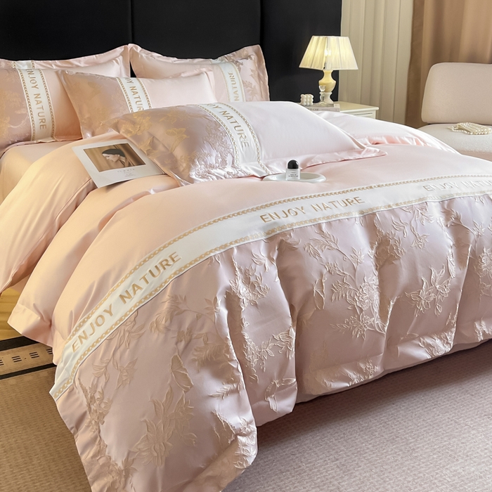 91家纺网 家纺一手货源 找家纺 博纳家纺 2025新款亲服棉宽边高级简奢款绣花四件套-盛世年华 粉玉