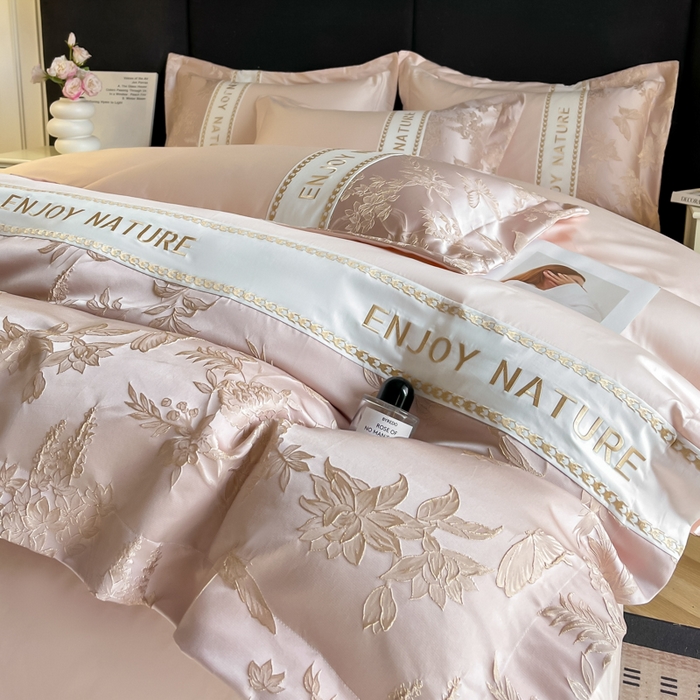 91家纺网 家纺一手货源 找家纺 博纳家纺 2025新款亲服棉宽边高级简奢款绣花四件套-盛世年华 粉玉