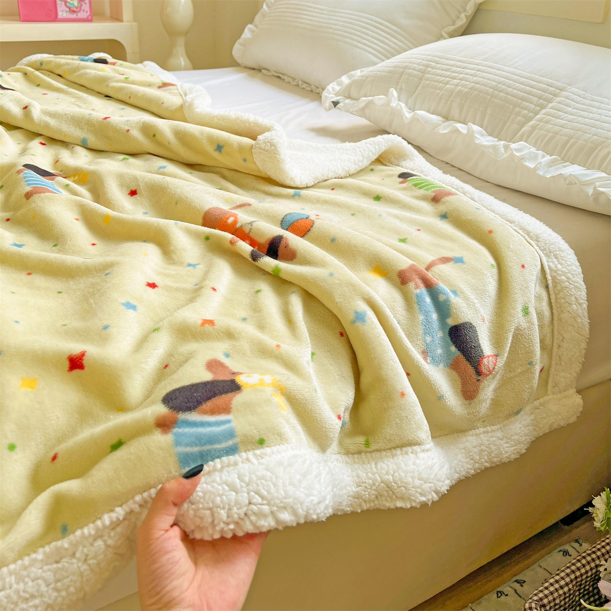 91家纺网 家纺一手货源 找家纺 名兮 2025新款秋冬高克重牛奶绒羊羔绒多功能盖毯 毛毯-腊肠狗