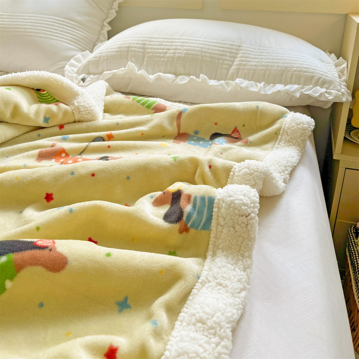 91家纺网 家纺一手货源 找家纺 名兮 2025新款秋冬高克重牛奶绒羊羔绒多功能盖毯 毛毯-腊肠狗