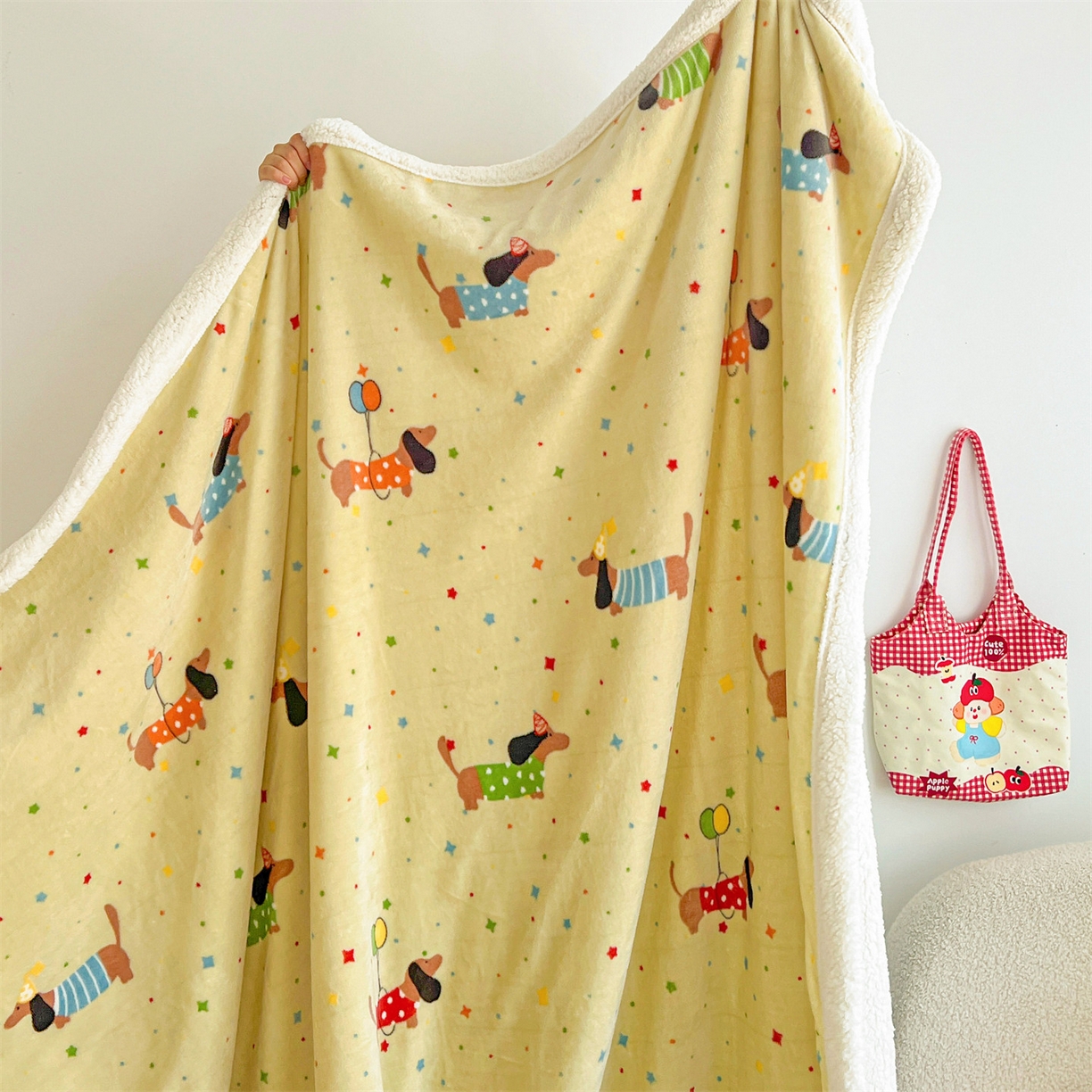 91家纺网 家纺一手货源 找家纺 名兮 2025新款秋冬高克重牛奶绒羊羔绒多功能盖毯 毛毯-腊肠狗