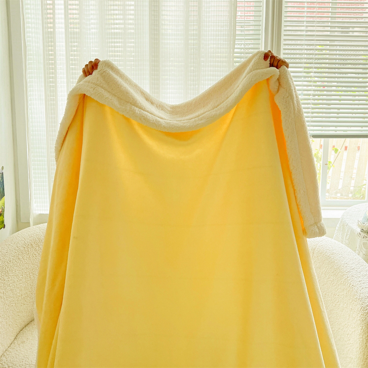 91家纺网 家纺一手货源 找家纺 名兮 2025新款秋冬高克重牛奶绒羊羔绒多功能盖毯 毛毯-米月黄