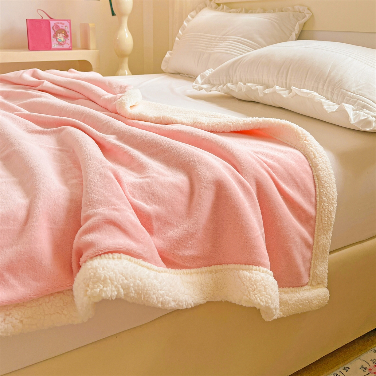 91家纺网 家纺一手货源 找家纺 名兮 2025新款秋冬高克重牛奶绒羊羔绒多功能盖毯 毛毯-浅粉