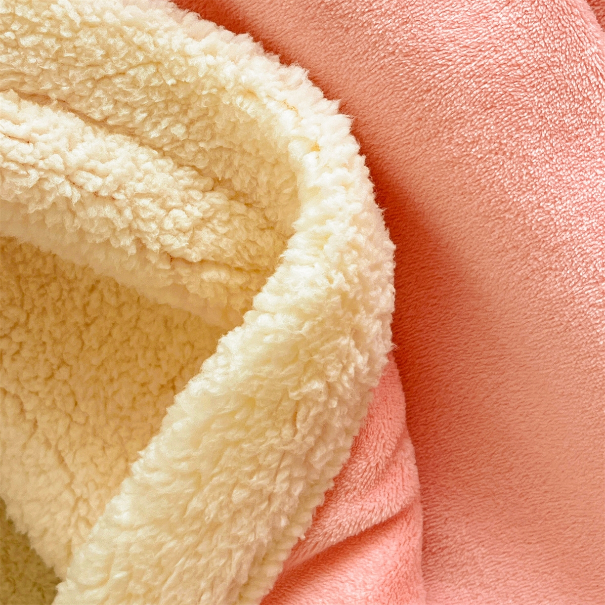 91家纺网 家纺一手货源 找家纺 名兮 2025新款秋冬高克重牛奶绒羊羔绒多功能盖毯 毛毯-浅粉