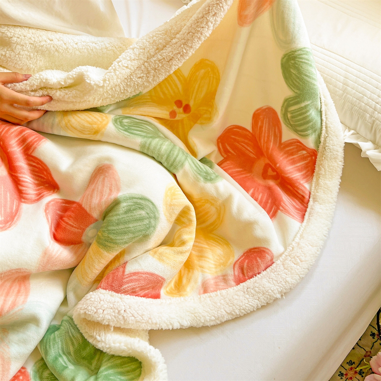 91家纺网 家纺一手货源 找家纺 名兮 2025新款秋冬高克重牛奶绒羊羔绒多功能盖毯 毛毯-倾城