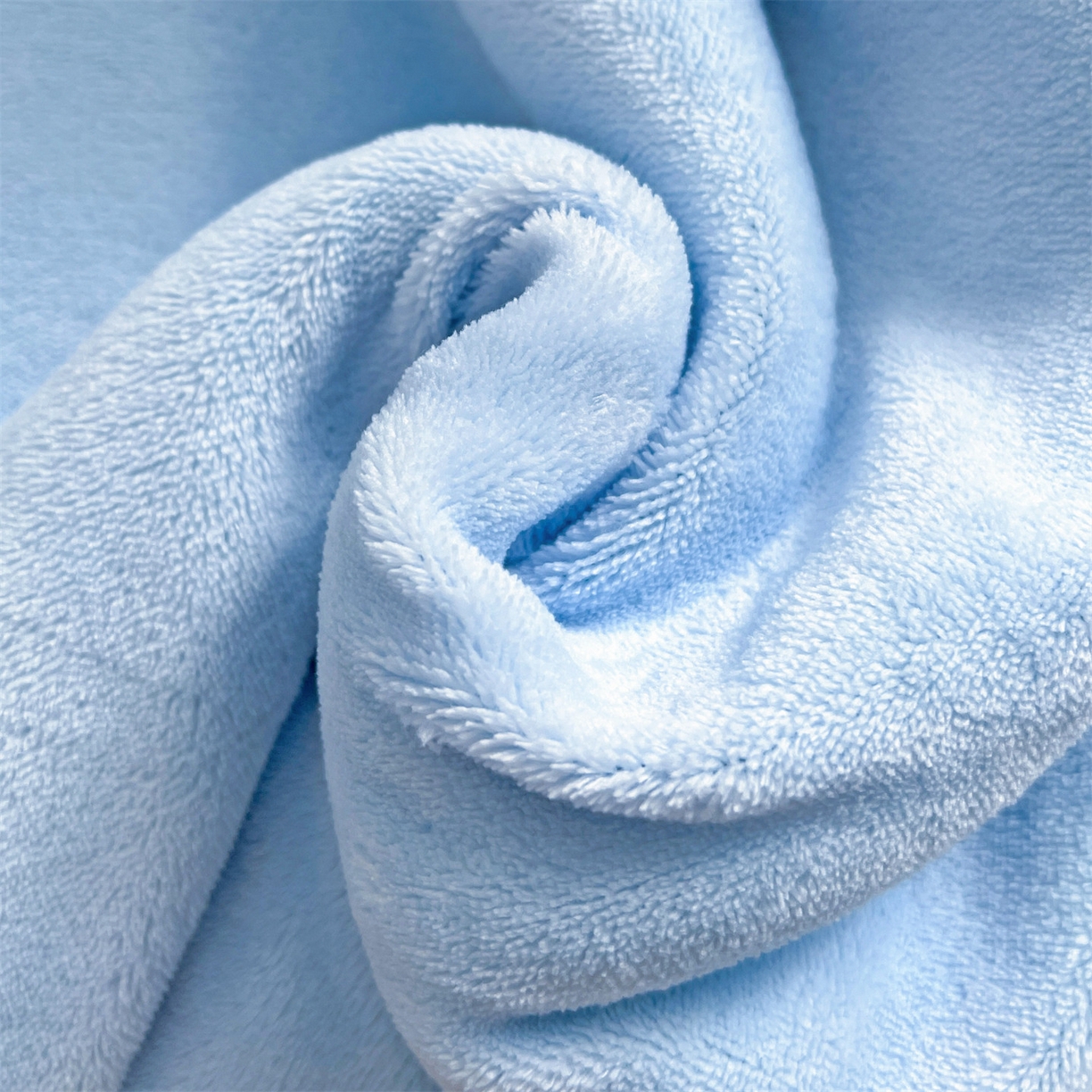 91家纺网 家纺一手货源 找家纺 名兮 2025新款秋冬高克重牛奶绒羊羔绒多功能盖毯 毛毯-水蓝