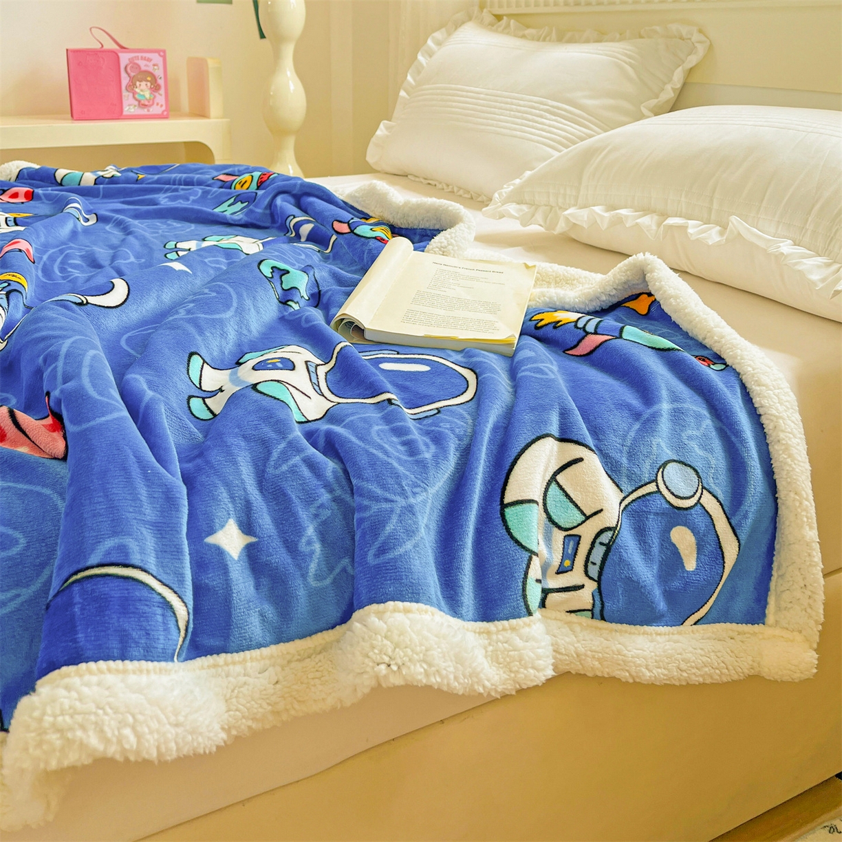 91家纺网 家纺一手货源 找家纺 名兮 2025新款秋冬高克重牛奶绒羊羔绒多功能盖毯 毛毯-太空人