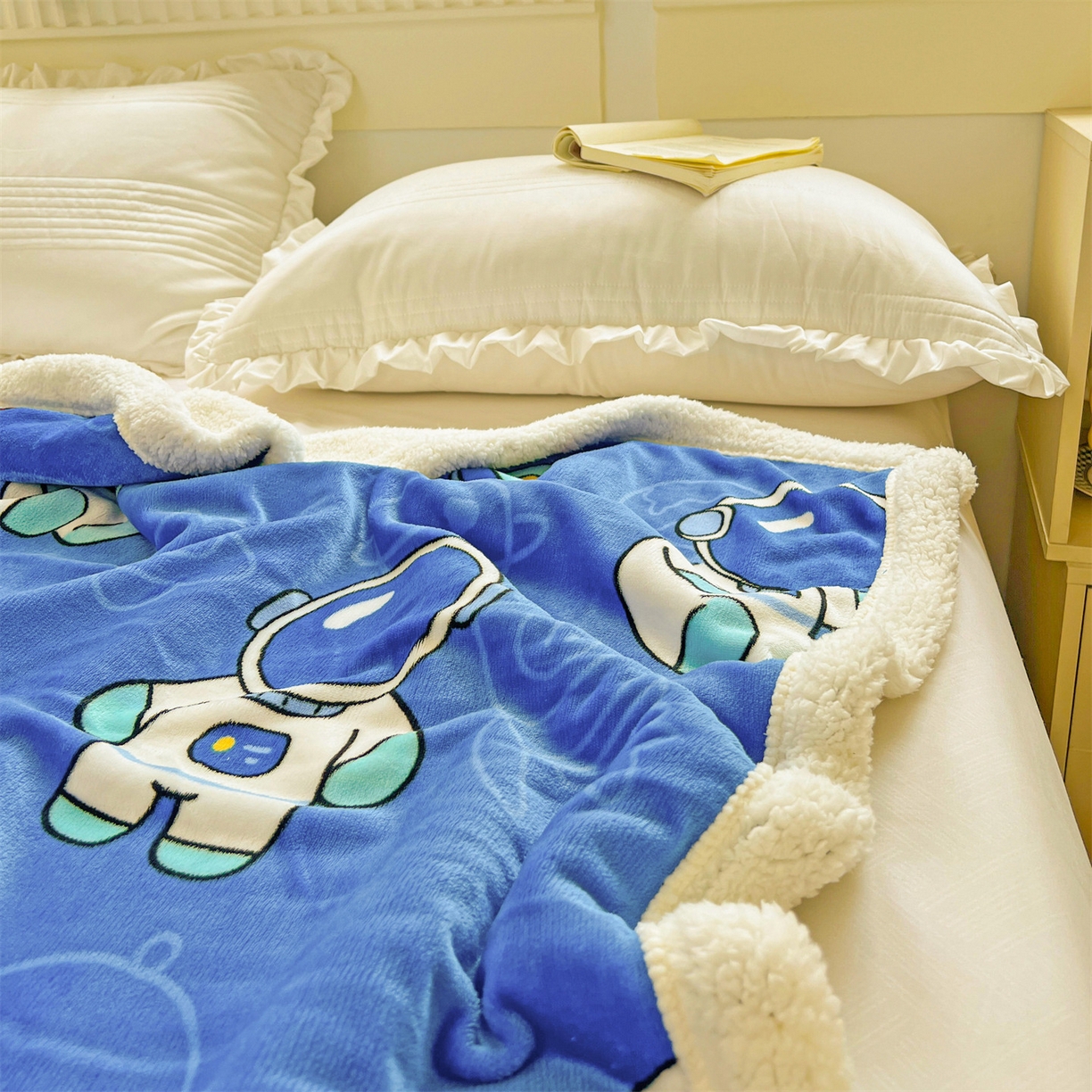 91家纺网 家纺一手货源 找家纺 名兮 2025新款秋冬高克重牛奶绒羊羔绒多功能盖毯 毛毯-太空人