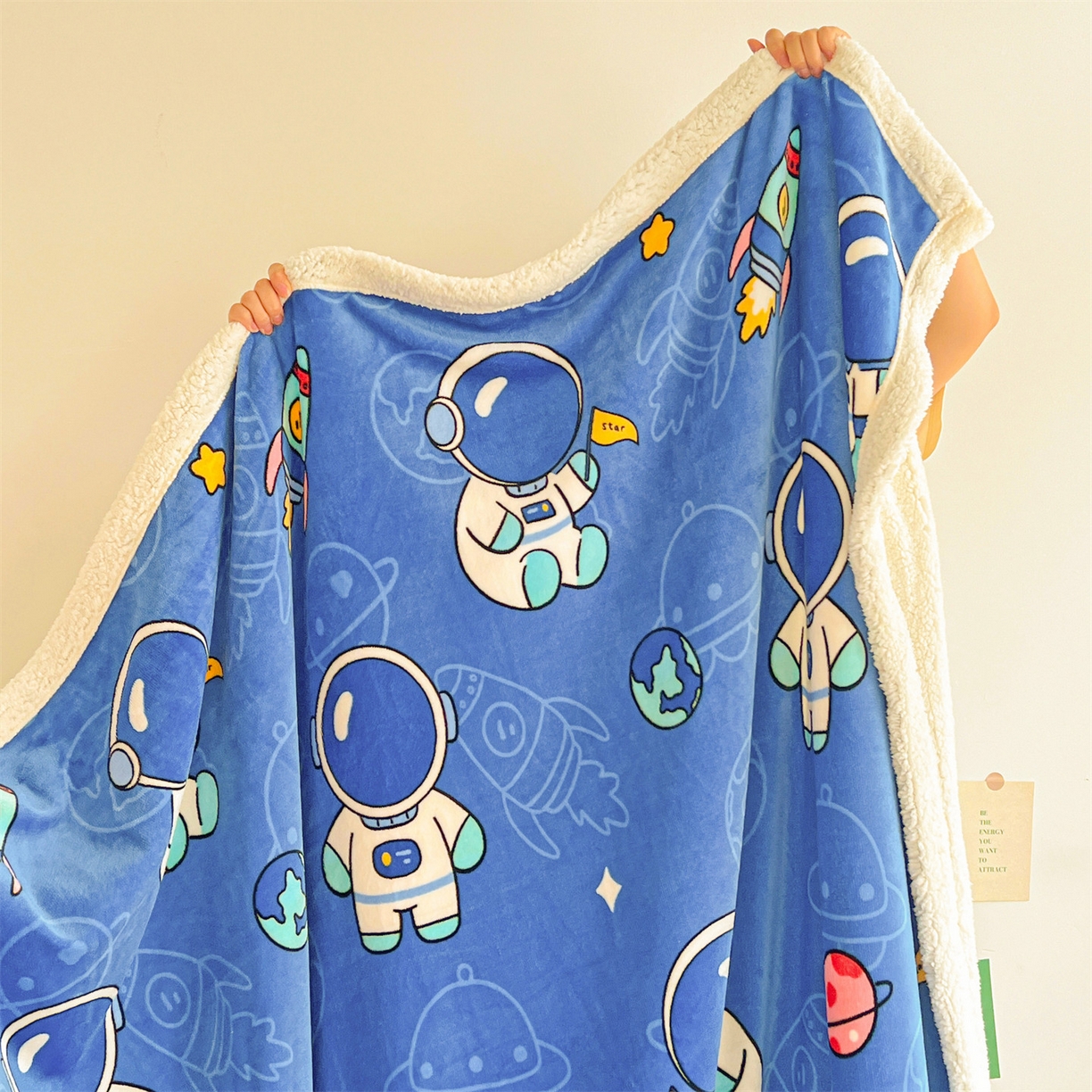 91家纺网 家纺一手货源 找家纺 名兮 2025新款秋冬高克重牛奶绒羊羔绒多功能盖毯 毛毯-太空人