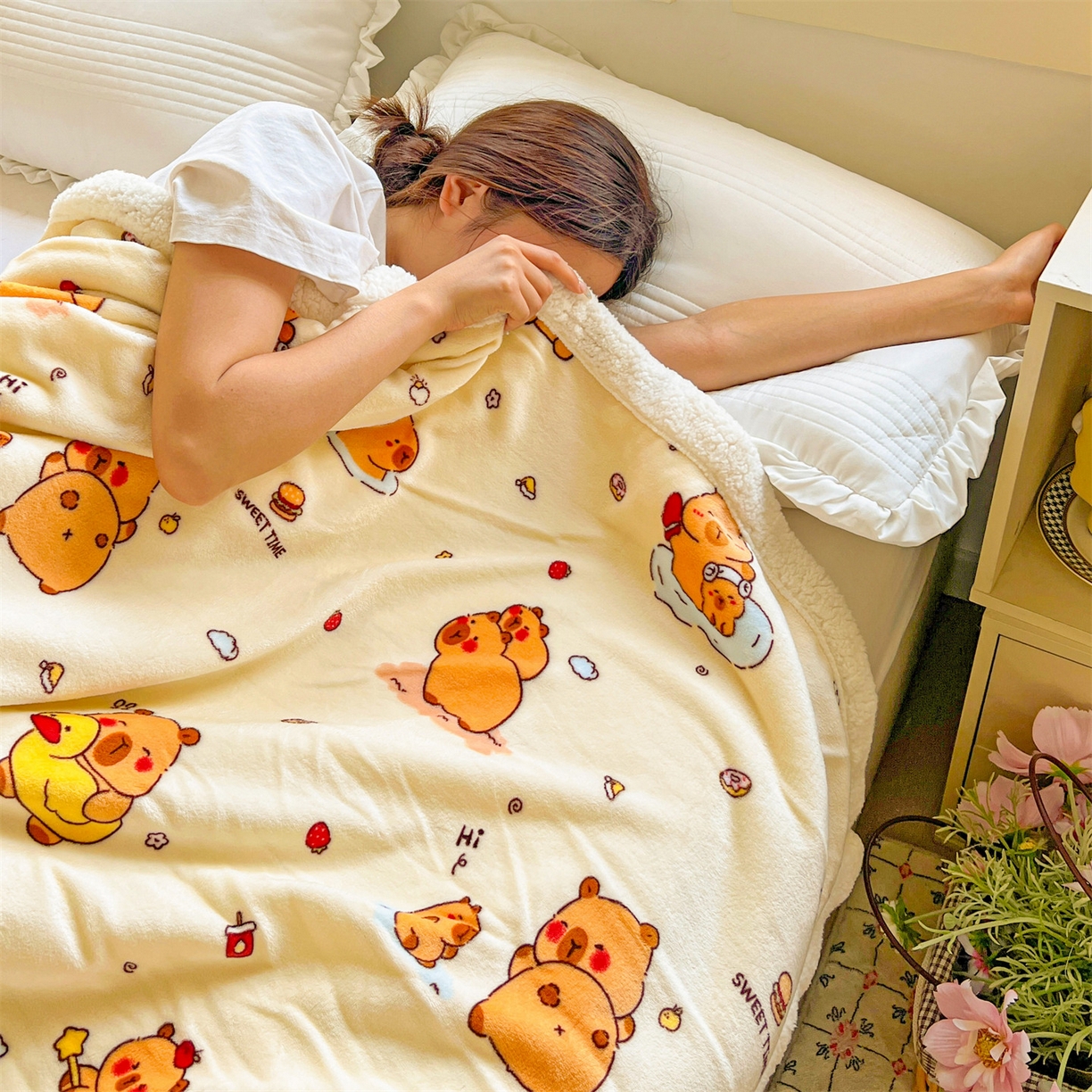 91家纺网 家纺一手货源 找家纺 名兮 2025新款秋冬高克重牛奶绒羊羔绒多功能盖毯 毛毯-贪吃巴拉