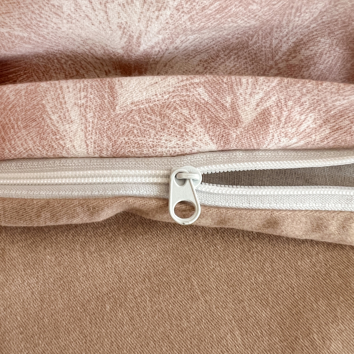 91家纺网 家纺一手货源 找家纺 盛馨家纺 2025新款秋冬百分百全棉纯棉磨毛单双人被套单被套被套单件 丰收季节-豆沙