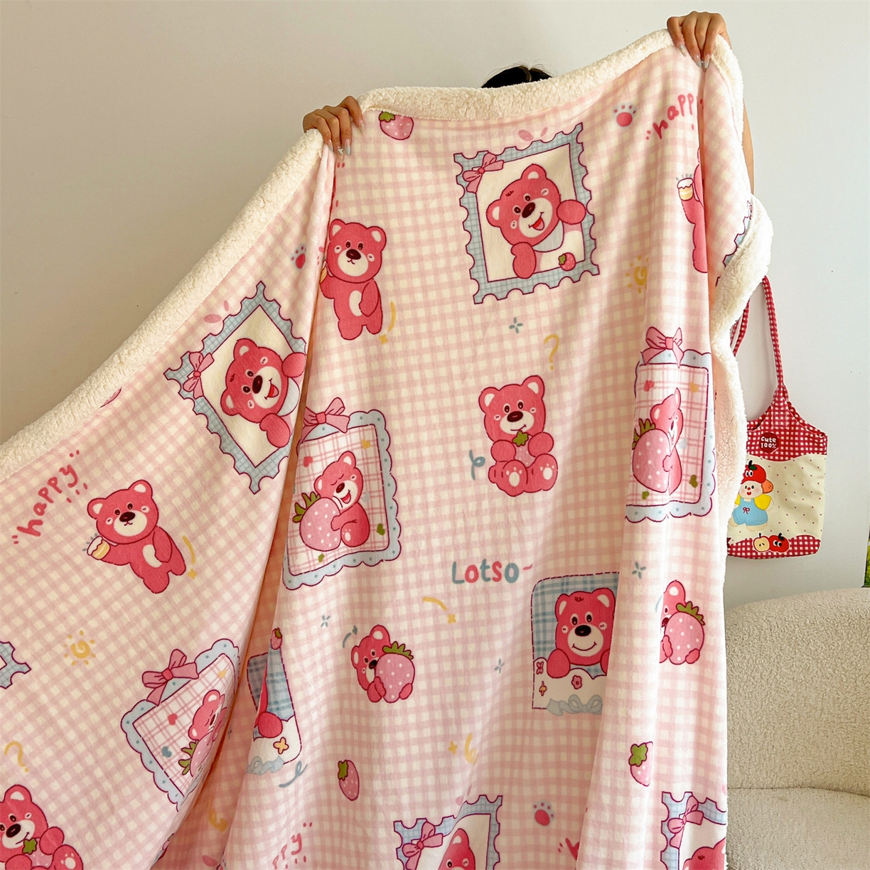 91家纺网 家纺一手货源 找家纺 名兮 2025新款秋冬高克重牛奶绒羊羔绒多功能盖毯 毛毯-甜蜜熊仔