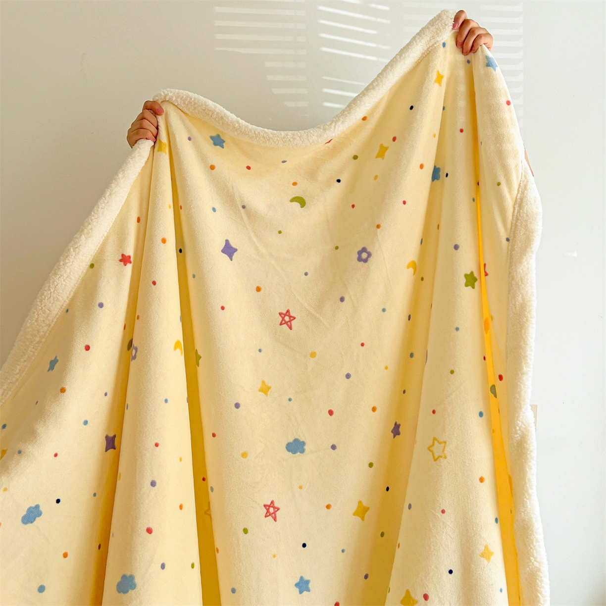 91家纺网 家纺一手货源 找家纺 名兮 2025新款秋冬高克重牛奶绒羊羔绒多功能盖毯 毛毯-童话星空