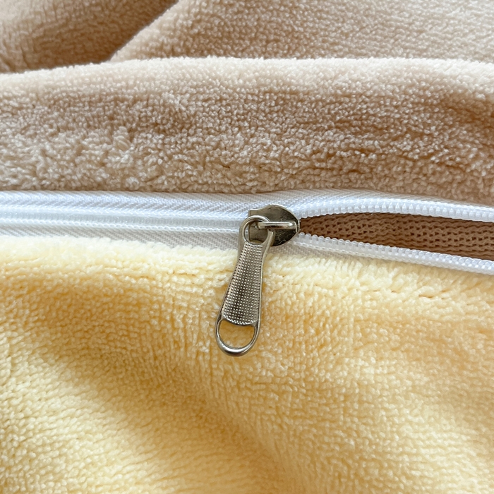 91家纺网 家纺一手货源 找家纺 丽涵家纺 2025秋冬新款全工艺牛奶绒大版毛巾绣四件套 小狗摇摇乐-卡其