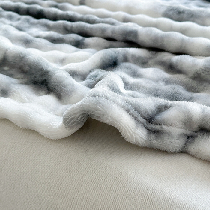 91家纺网 家纺一手货源 找家纺 栩裕纺织 2025春夏新款仿兔毛泡泡绒毛毯毯子多功能盖毯-炫彩系列 炫彩灰