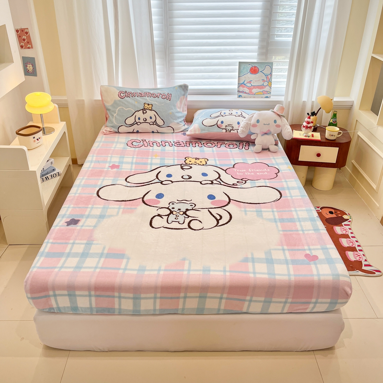 91家纺网 家纺一手货源 找家纺 金爱家 2025新款大版三丽鸥高克重牛奶绒保暖床笠 绒大版单品-彩格玉桂狗