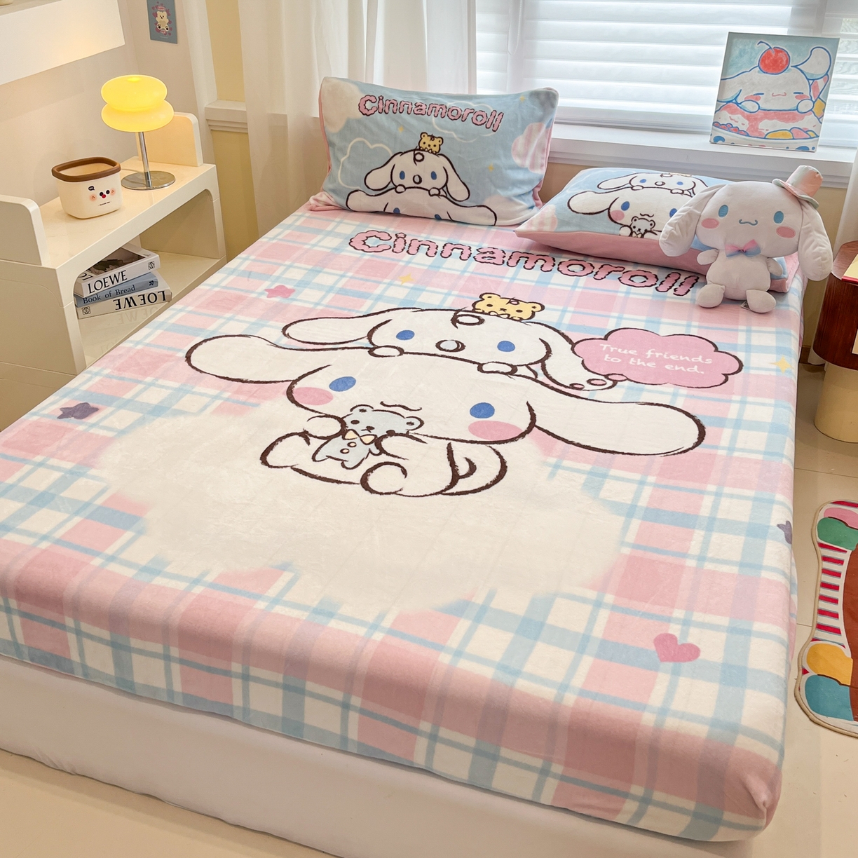 91家纺网 家纺一手货源 找家纺 金爱家 2025新款大版三丽鸥高克重牛奶绒保暖床笠 绒大版单品-彩格玉桂狗