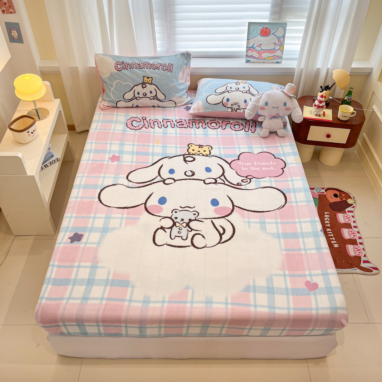 91家纺网 家纺一手货源 找家纺 金爱家 2025新款大版三丽鸥高克重牛奶绒保暖床笠 绒大版单品-彩格玉桂狗