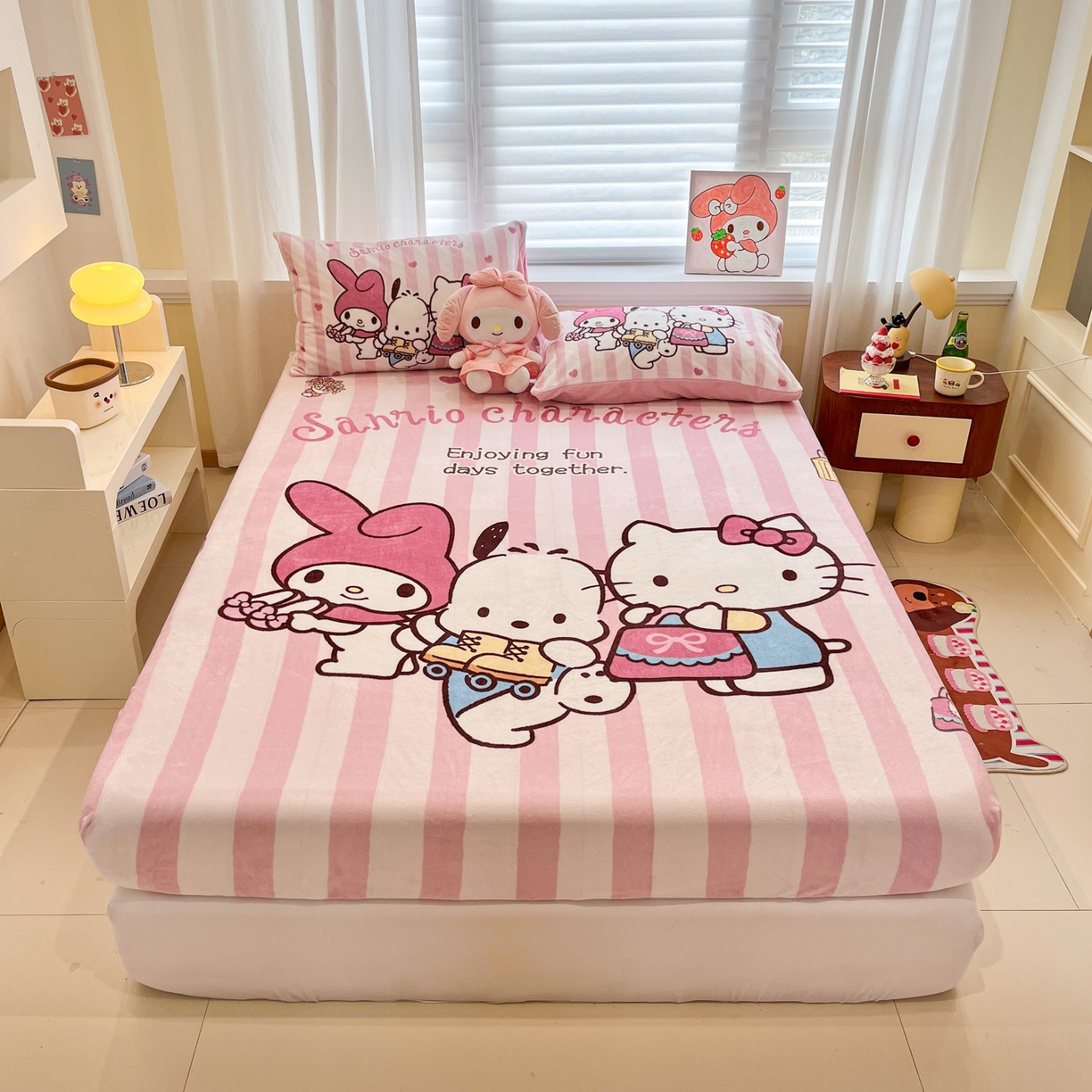 91家纺网 家纺一手货源 找家纺 金爱家 2025新款大版三丽鸥高克重牛奶绒保暖床笠 绒大版单品-购物三小只