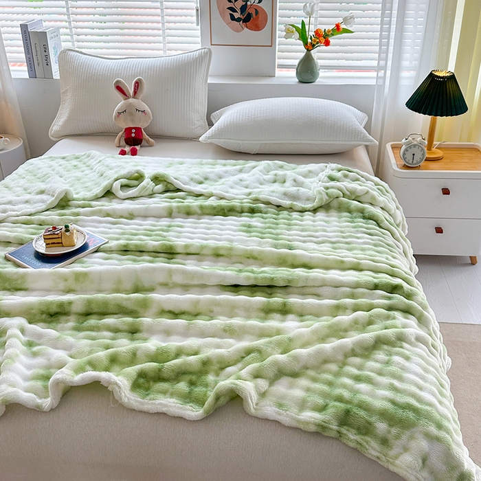 91家纺网 家纺一手货源 找家纺 栩裕纺织 2025春夏新款仿兔毛泡泡绒毛毯毯子多功能盖毯-炫彩系列 炫彩绿