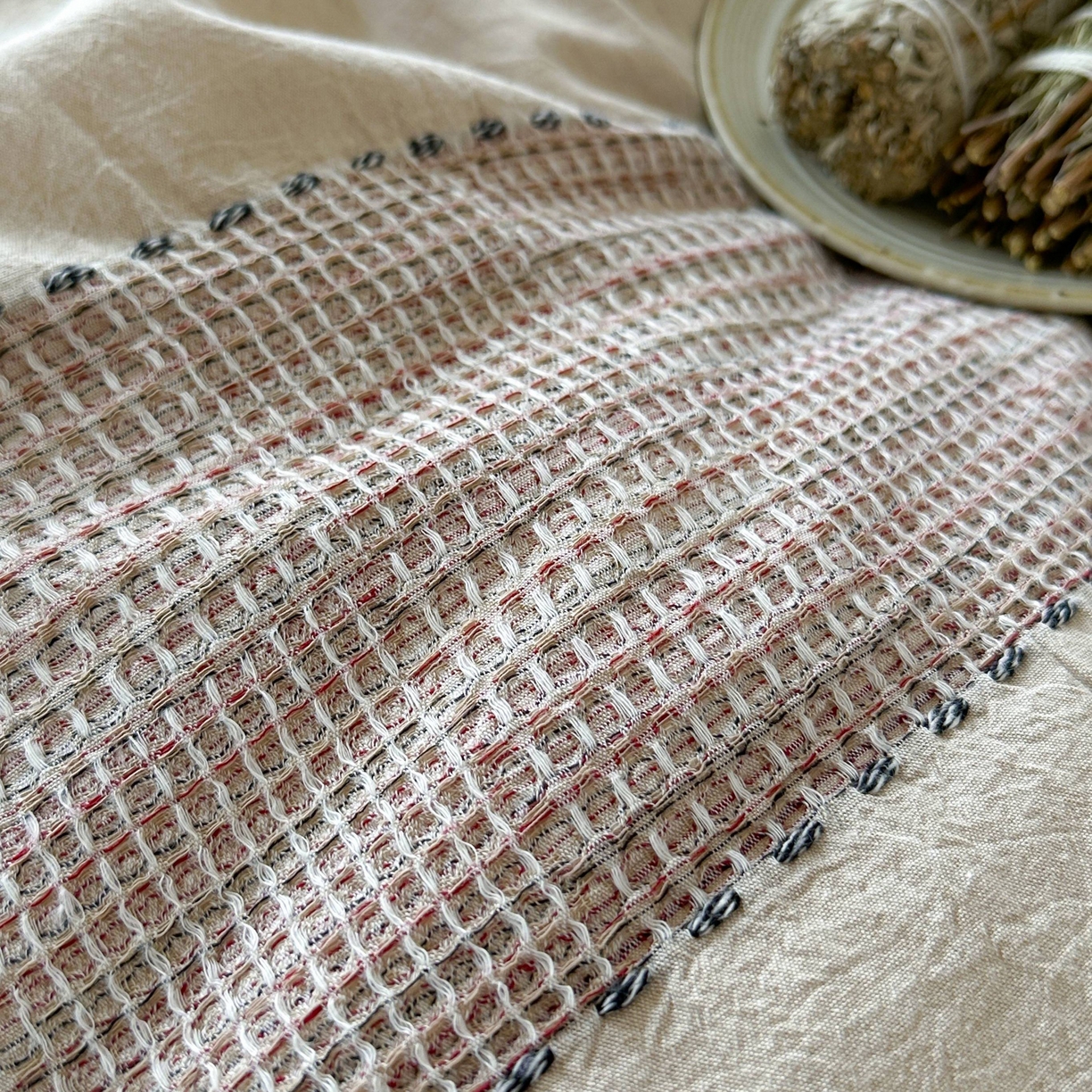 91家纺网 家纺一手货源 找家纺 云上 2025新款法式全棉纯棉串绳华夫格四件套 串绳-卡其