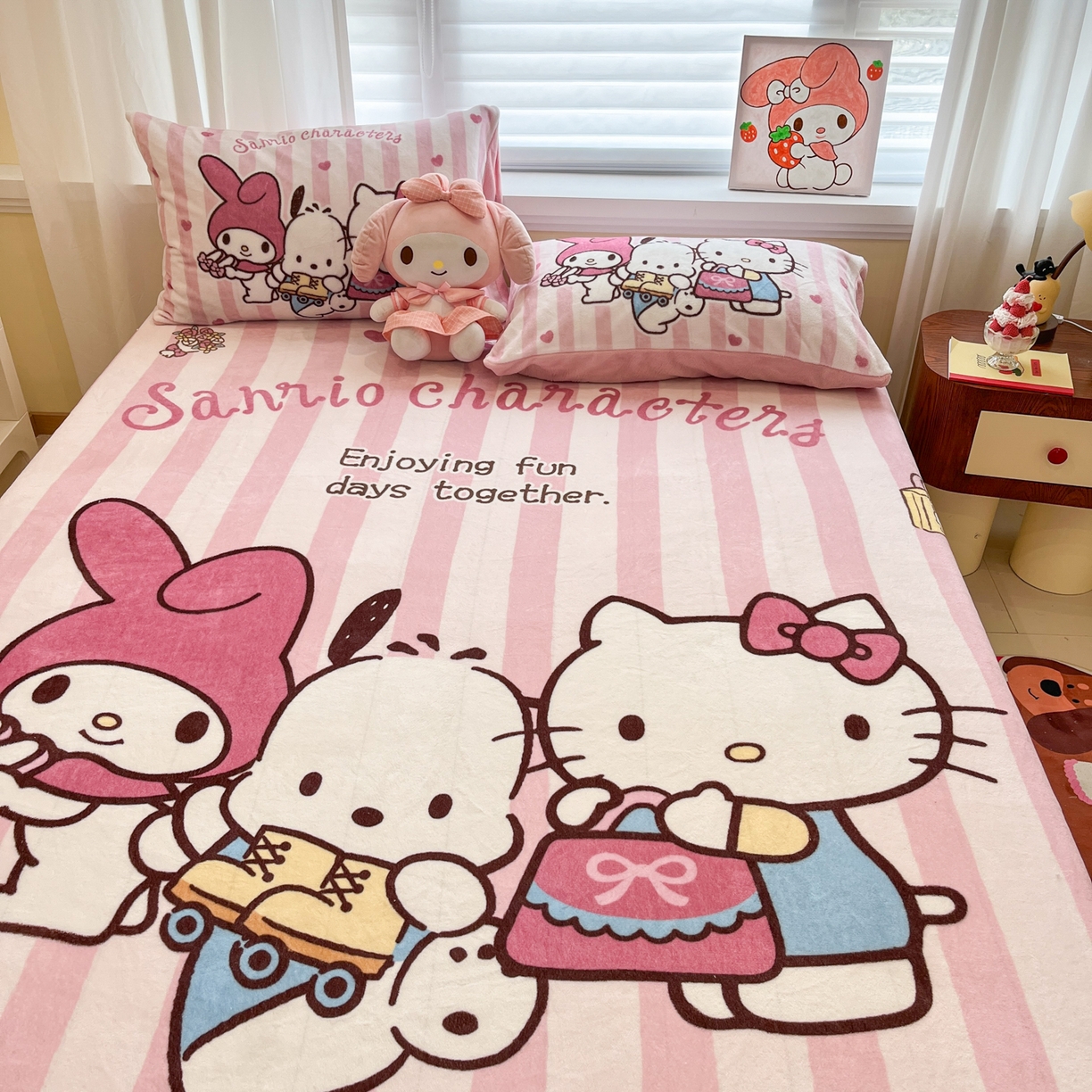 91家纺网 家纺一手货源 找家纺 金爱家 2025新款大版三丽鸥高克重牛奶绒保暖床笠 绒大版单品-购物三小只